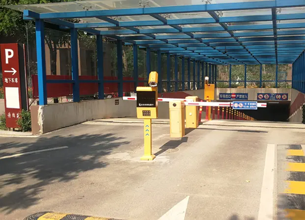 車牌識(shí)別系統(tǒng)設(shè)備進(jìn)行不斷更新和不斷檢測(cè)